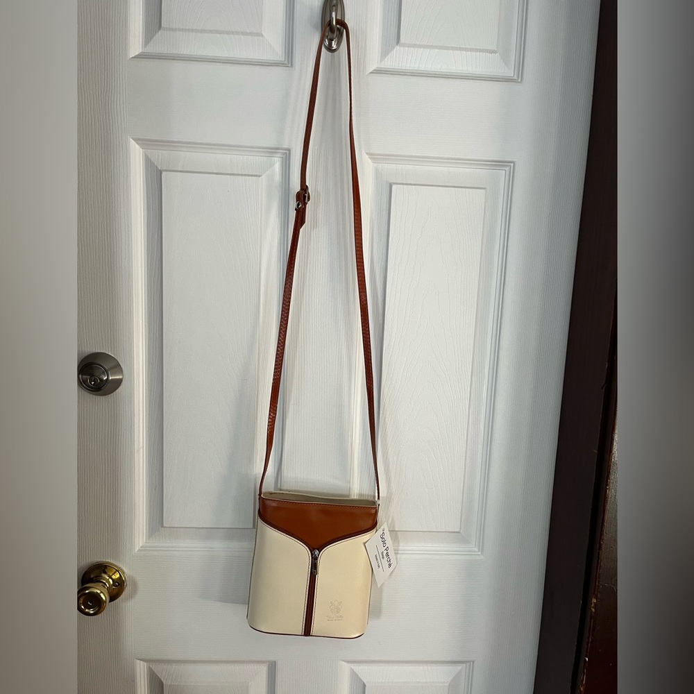 Small purse NWT- Uzzano model Solo Perché